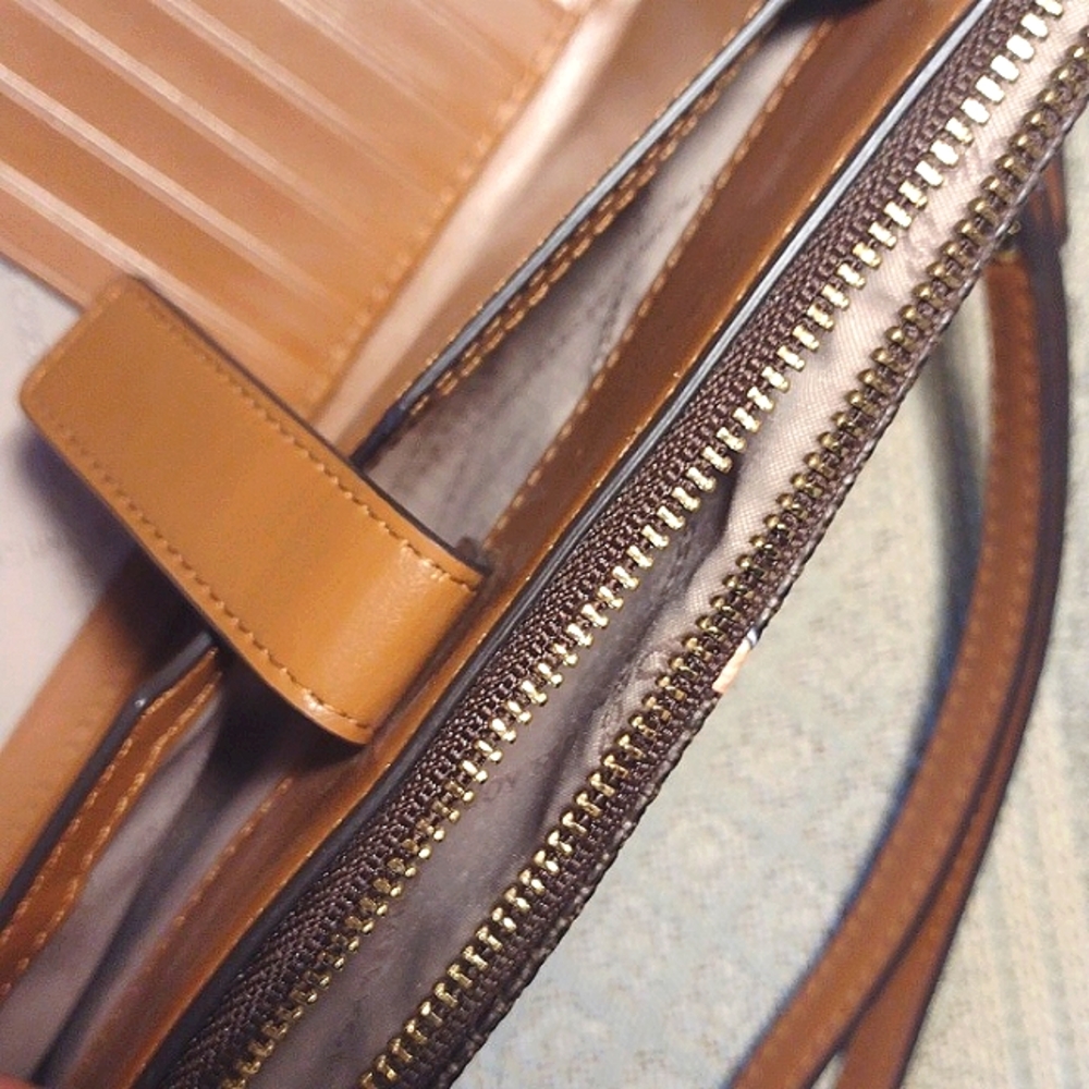 Michael Kors Sailor Woman Jet Set Travel Wallet - Picture 12 of 16